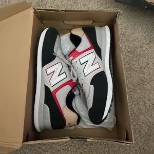 New Balance Traditionals Black & Gray